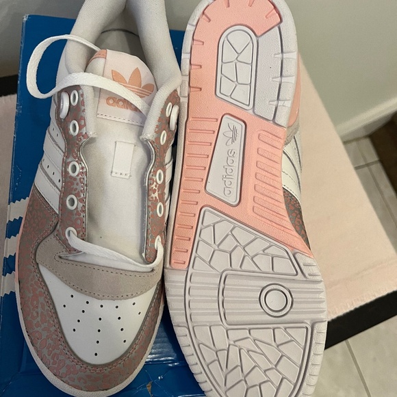 Brand New Adidas "Rivalry Low" Women's Sneaker - Size 8.5 - Picture 4 of 6